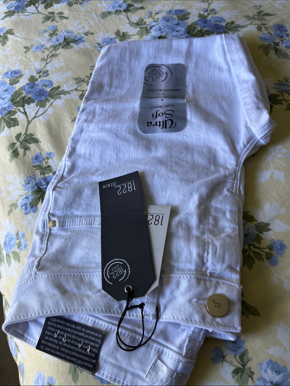 1822 Denim White Classic Straight Jeans